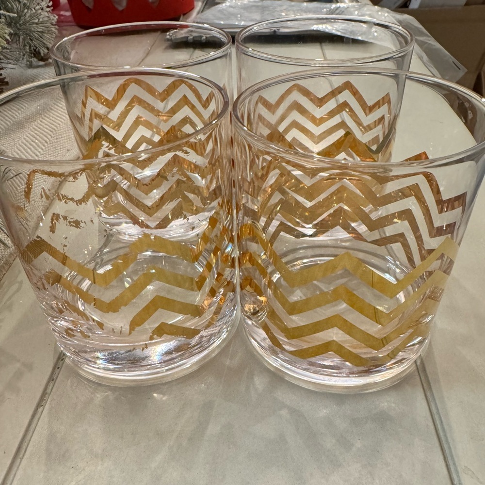 🌟 C. Wonder Set of 4 Chevron Low Ball Glasses